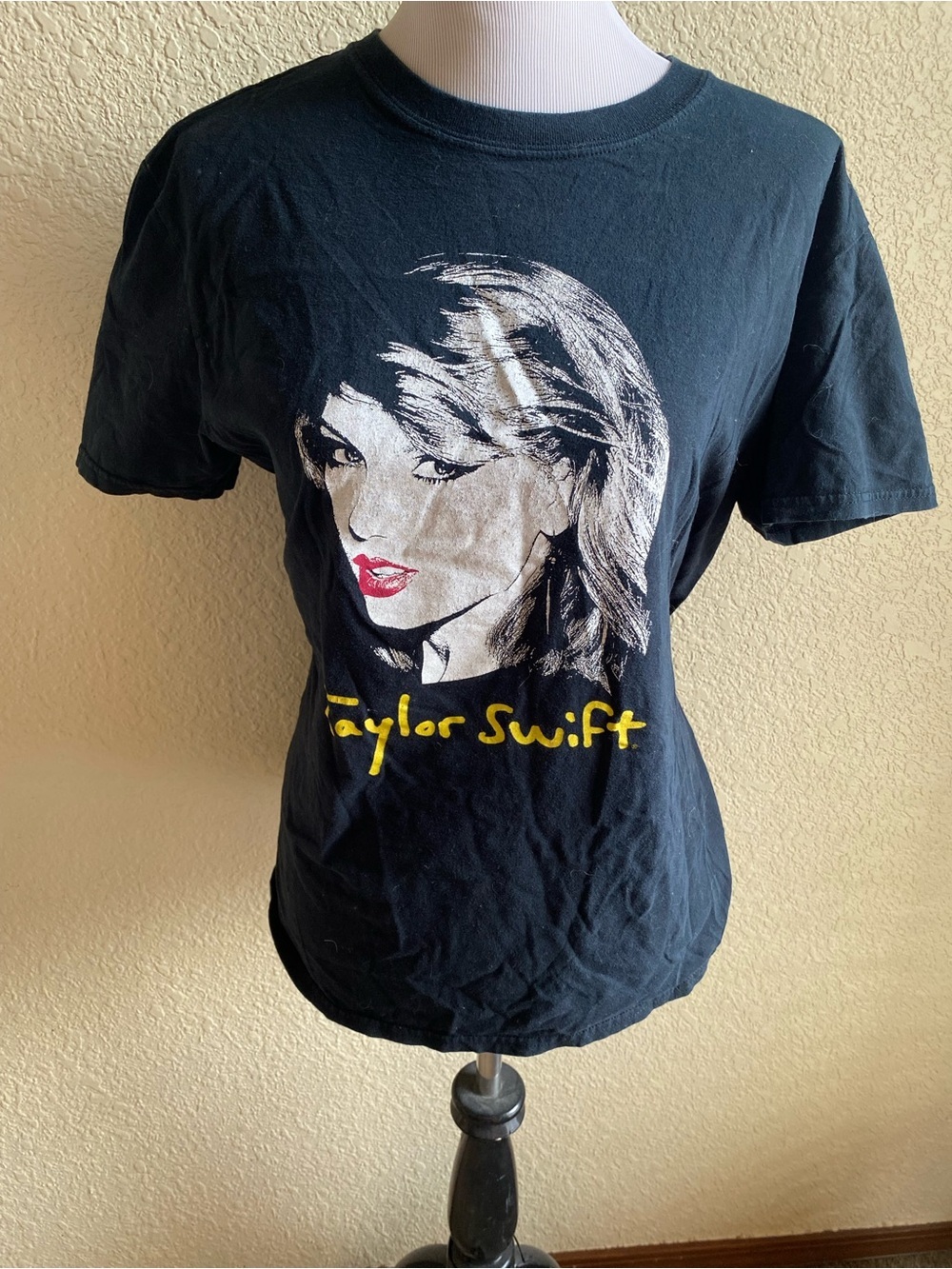 Taylor Swift Official 1989 Concert Tee Crew Neck Band Shirt Short Sleeve Black